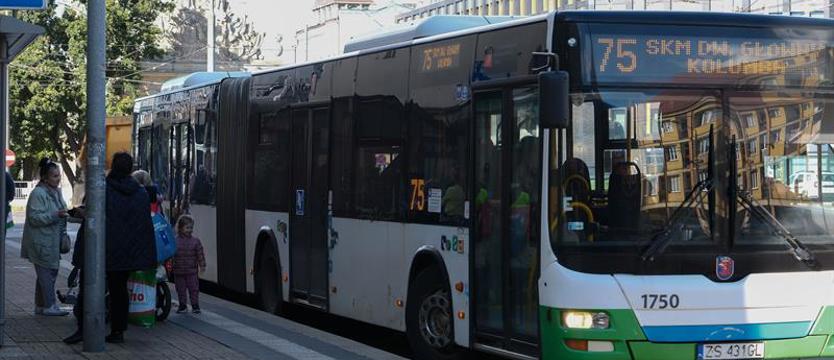 Czy autobus 75 pojedzie ul. Grota-Roweckiego?