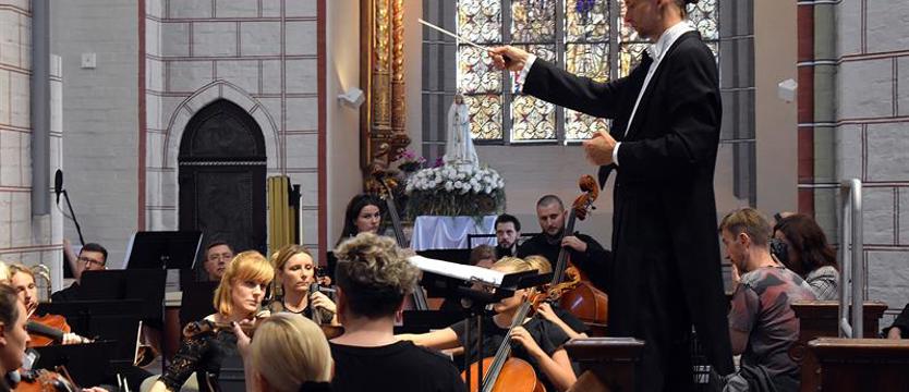 Muzyka w gotyckiej kolegiacie. Międzynarodowy Festiwal im. Marka Jasińskiego