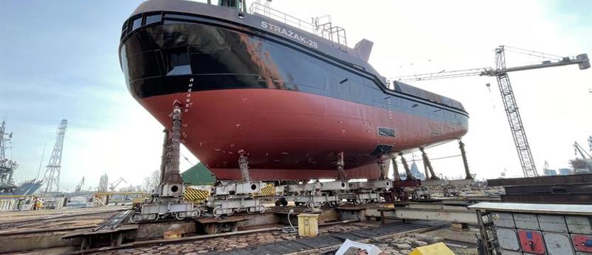 Jeszcze w tym roku dołączy do portowej floty. „Strażak-28” opuścił halę stoczni