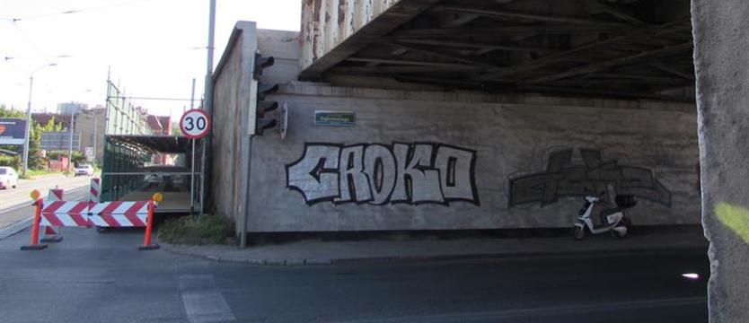 Przejazd pod wiaduktem Kolumba – Dąbrowskiego nieczynny