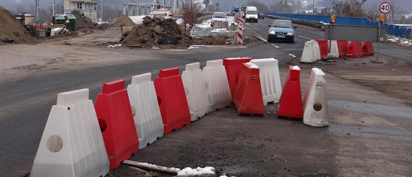 Węzeł w Podjuchach z poślizgiem do kolejnej wiosny. Ulica Krygiera znów z wahadłem