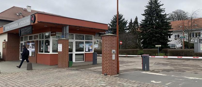 Z maseczką, po jednej osobie, nie za długo. Szpitale ostrożnie pozwalają odwiedzać chorych