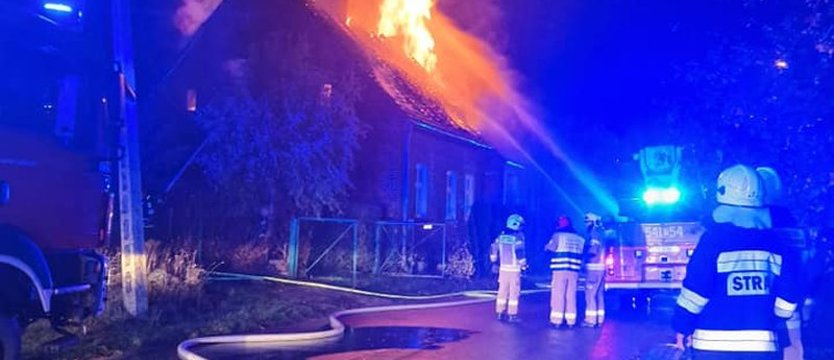 Pożar domu w Nowym Chwalimie. Dwie rodziny bez dachu nad głową