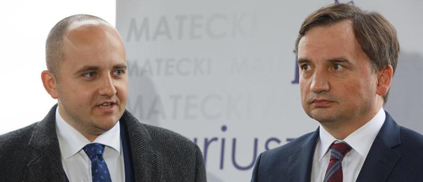Służby przeszukały domy Ziobry i Mateckiego
