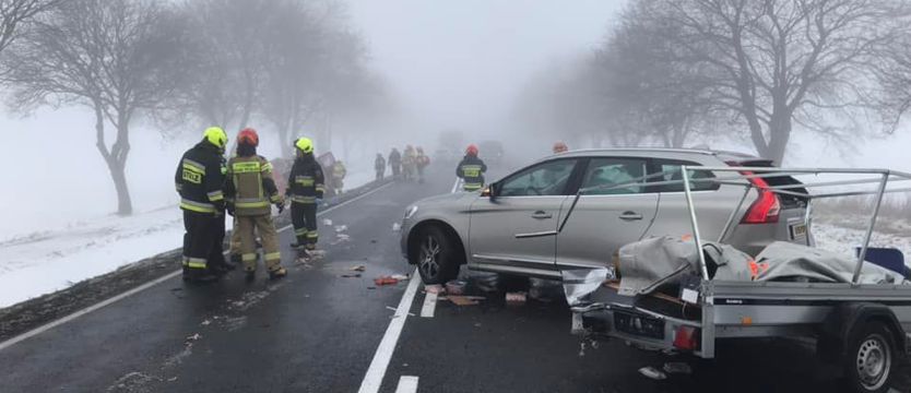 W czwartek ślisko na drogach regionu. Wypadki i kolizje od rana