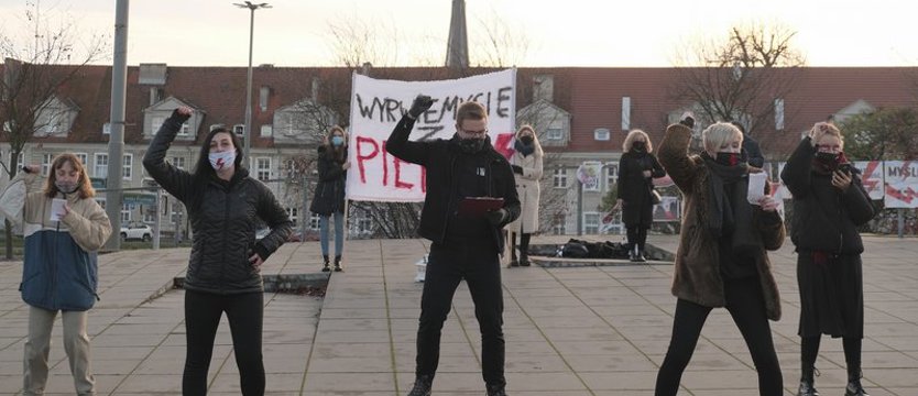 Protest na pl. Solidarności. „Wyrwiemy się z piekła”