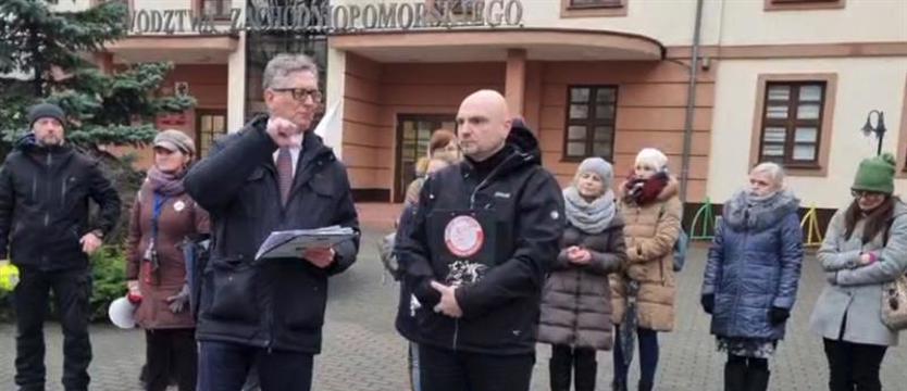 Przeciwko obowiązkowi szczepień pracowników szpitali. Z petycją do marszałka, z zawiadomieniem do prokuratury