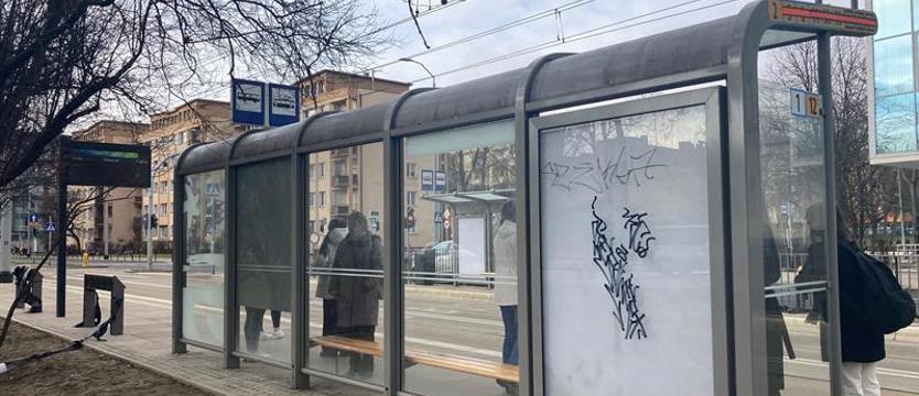 Wandale na przystankach