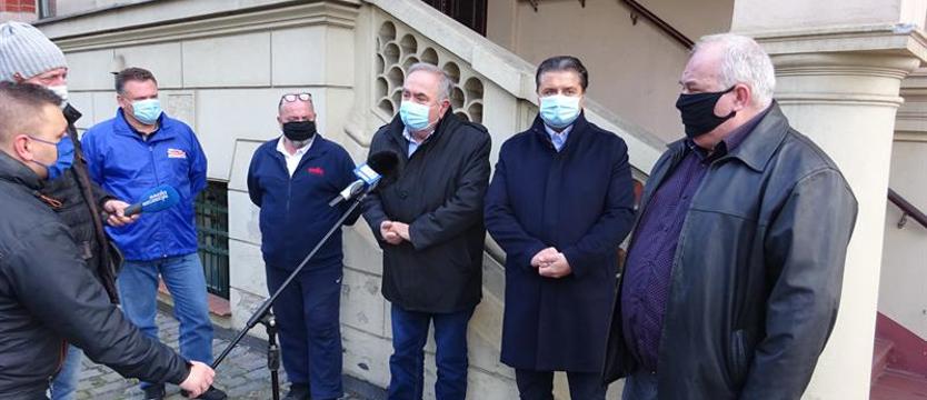 „Solidarność” w obronie energetyków i stoczniowców. Ciepło na sesji