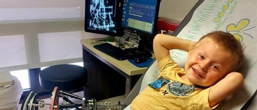 Oddał dziecku pieniądze, które ukradł złodziej. Wesprzyjmy leczenie Bruna!
