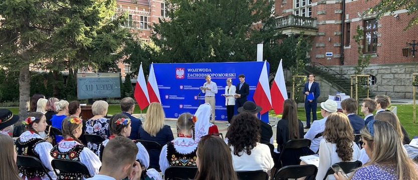Narodowe Czytanie. Orzeszkowa w ogrodach kuratorium