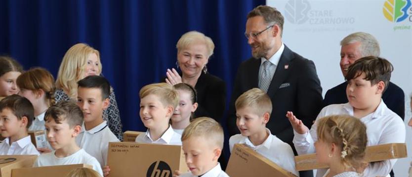 Kiedy laptopy w domach czwartoklasistów?