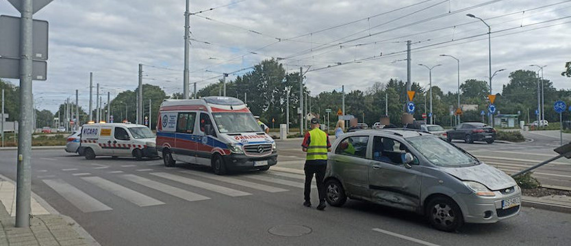Groźna kolizja na rondzie Olszewskiego