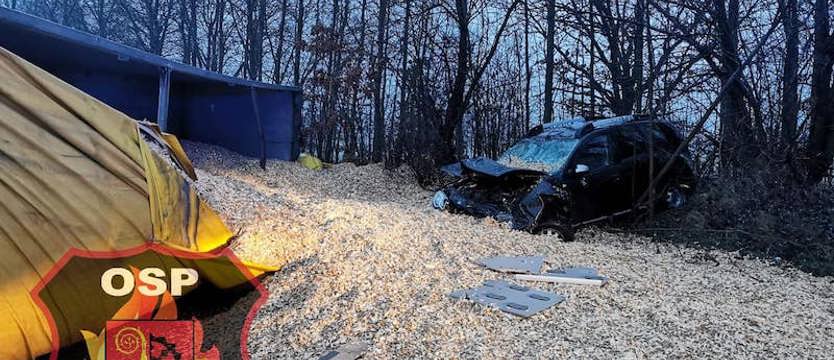 Wypadek na betonce. Trzy osoby są poszkodowane
