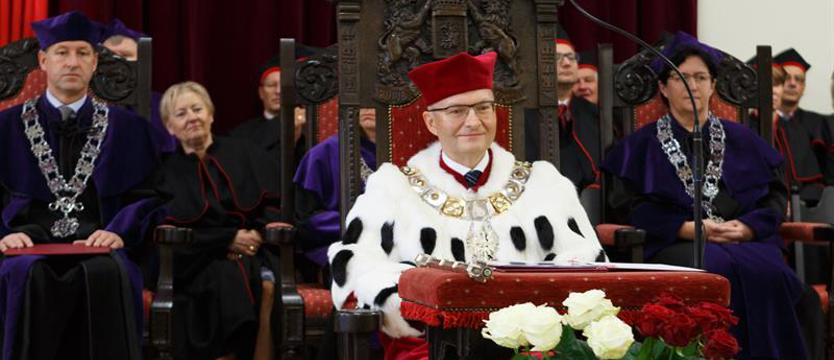 Zamieszanie wokół wyborów na uczelni. Rektor PUM komentuje