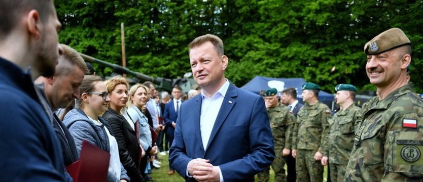 Pierwszego dnia  naboru 1600 osób zgłosiło się do dobrowolnej zasadniczej służby wojskowej