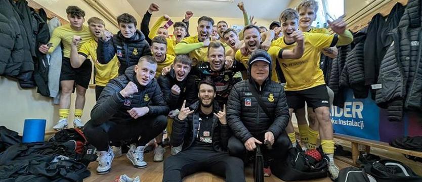 Piłka nożna. Jeziorak na czwórkę w Klasie Okręgowej