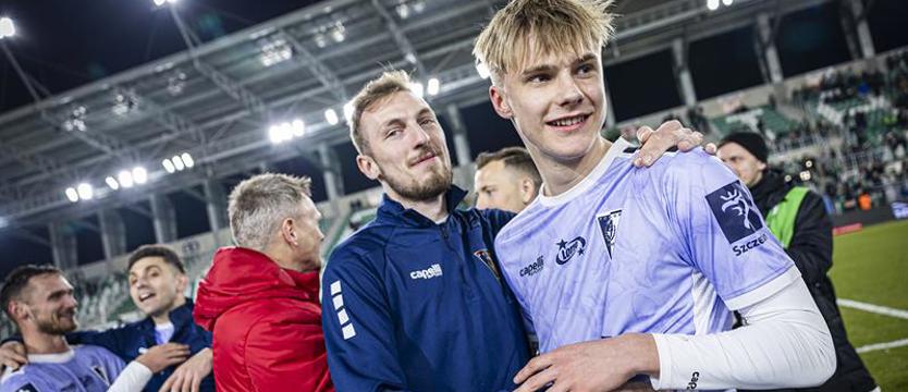 Piłka nożna. Pogoń pokonała słodkości