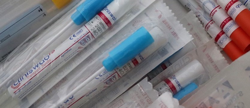 W kraju we wtorek ponad 700 przypadków koronawirusa. Zmarło 15 osób
