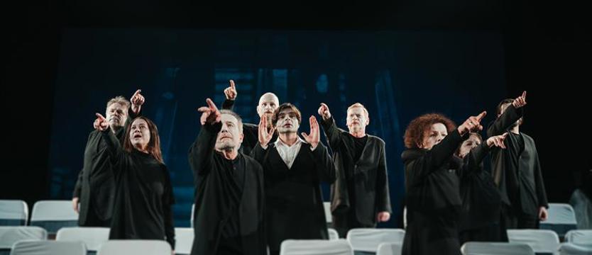Odlot Króla Rogera na dzikich łabędziach. Wydarzenia i premiery sezonu 2021/2022