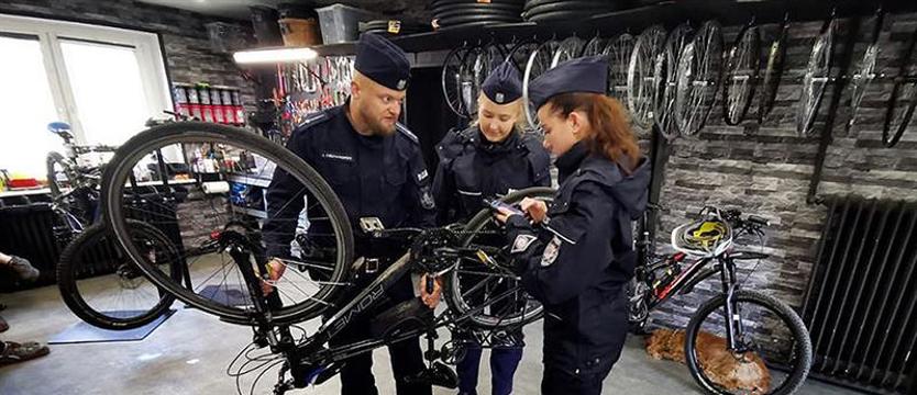 Kontrolowali koszalińskie komisy z rowerami