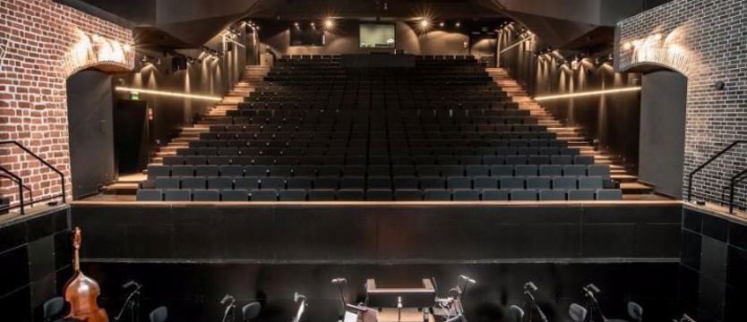 Ministerstwo o znanych i bogatych. A teatry straszą zwolnieniami pracowników