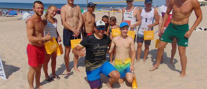 Słoneczne turnieje na parzącym piasku w Trzęsaczu