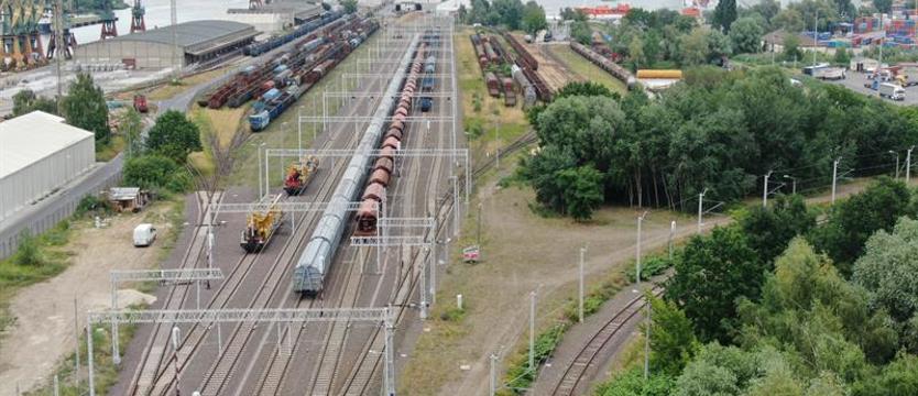Inwestycja o wartości ok. 1,5 mld zł na finiszu. Zwiększą się możliwości linii kolejowych do portów