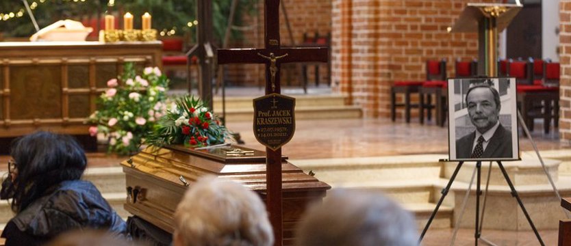 Pożegnano Jacka Kraszewskiego. Teraz dyryguje symfonią niebiańską