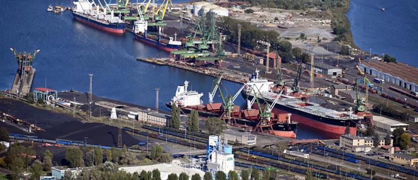 Przeciw wrogim przejęciom w portach