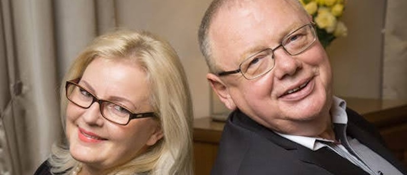 Licencja na śpiewanie i bycie sobą. Jak przeżyć w „raju” i nie zwariować?