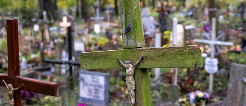 Bez moralnego hamulca. Kradzieże na Cmentarzu Centralnym