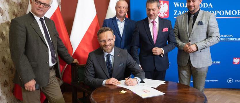 Huragany zniszczyły infrastrukturę. Umowy o pomocy podpisane