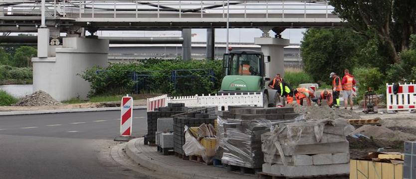 Wyspy i nabrzeża z lepszym dostępem. Nowych dróg do portu coraz więcej