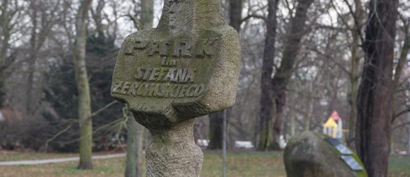 Zielony spacer z przewodnikiem. Wiosna w parku Żeromskiego