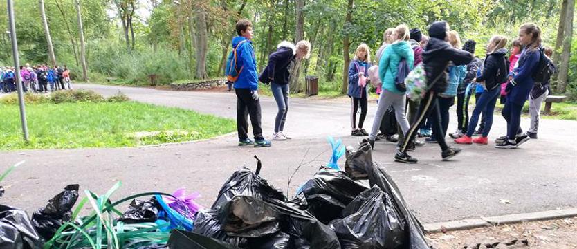 Książka za worek śmieci. Sobotnie porządki przy ul. Odzieżowej