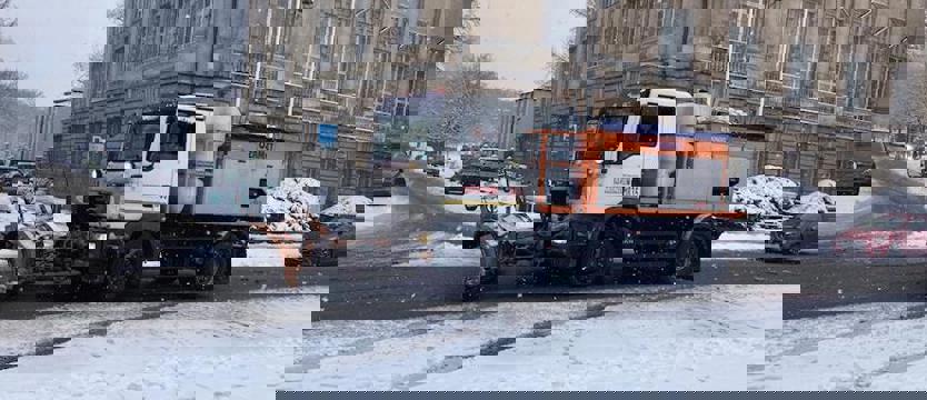 Zimowy poranek w regionie. Trudne warunki na drogach