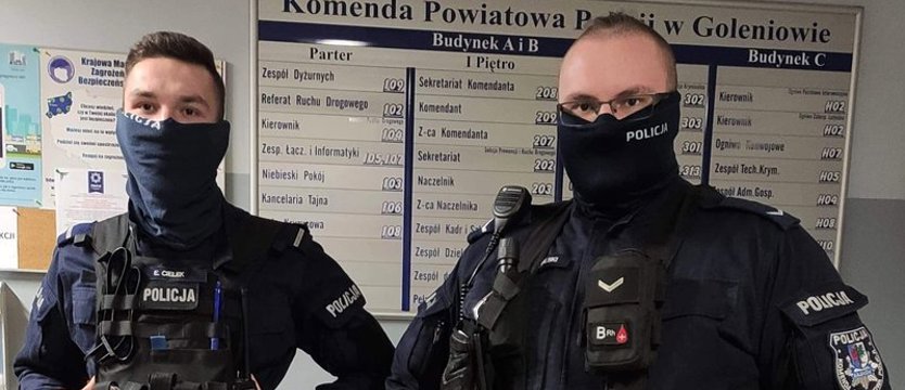 Policjanci uratowali mężczyznę z pożaru mieszkania w gminie Goleniów