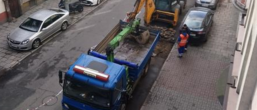 Dziura przestanie straszyć?