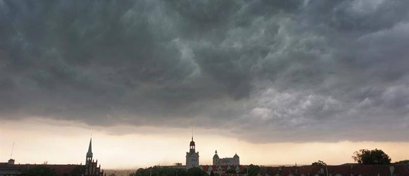 Ostrzegają przed burzami z gradem w niedzielę