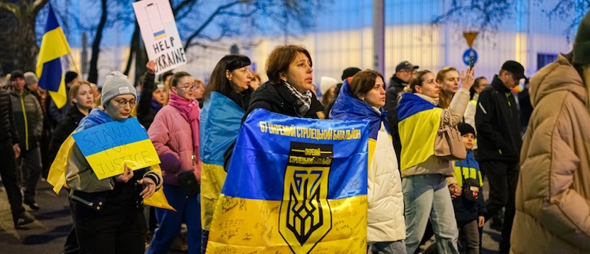 Protestowali przeciwko rosyjskiej agresji. Niska frekwencja, znacząca nieobecność władz