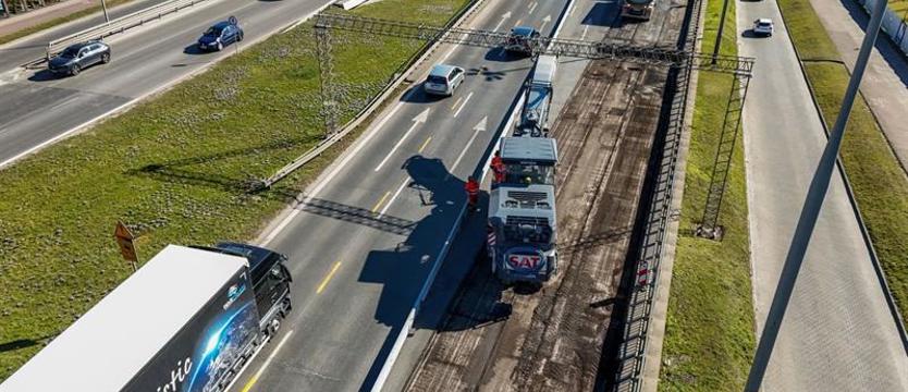 Znika stara nawierzchnia na Trasie Zamkowej