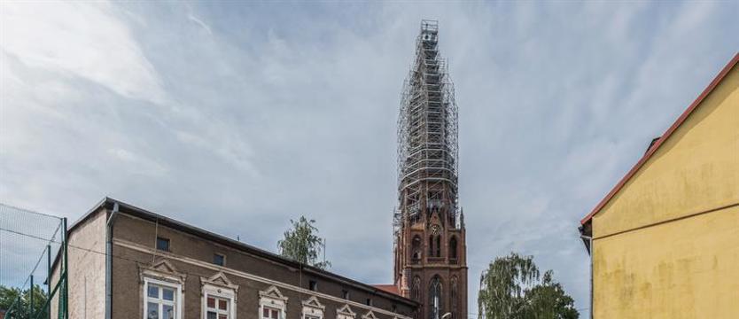 Remont kościelnej wieży w Dąbiu. Co kryje kapsuła czasu?
