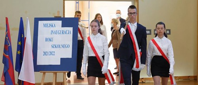 Pierwszy dzwonek zabrzmiał w Szczecinie. Uczniowie wrócili do szkół
