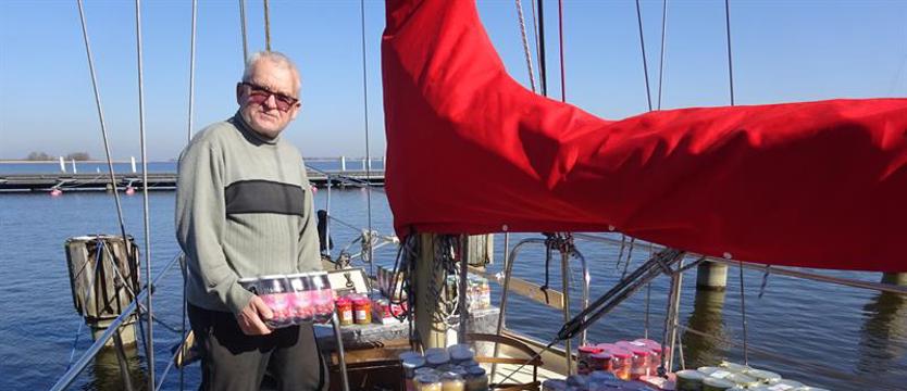Ostatnie przygotowania kapitana. Popłynie arktycznym szlakiem ku Alasce