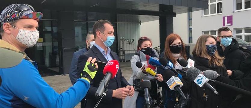 Wirus wciąż się zmienia