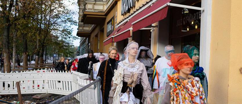 Proekologiczna moda i przemarsz ulicami Szczecina. Underline, czyli sprzeciw wobec nadprodukcji ubrań