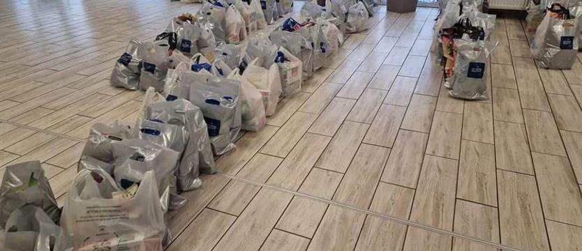 Dla polickich seniorów na święta przygotowali ponad 70 paczek