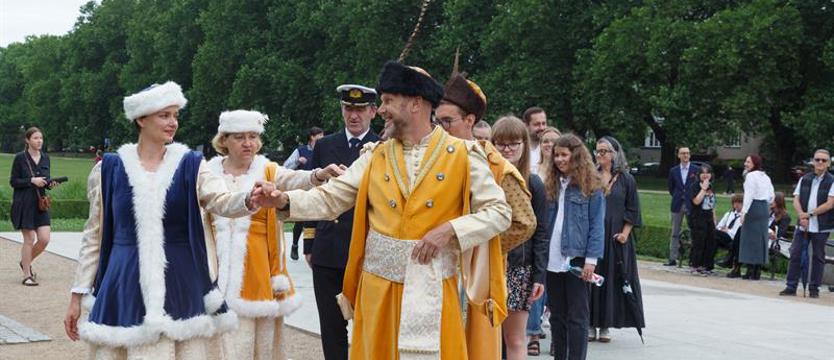 Zatańczyli poloneza na Jasnych Błoniach 