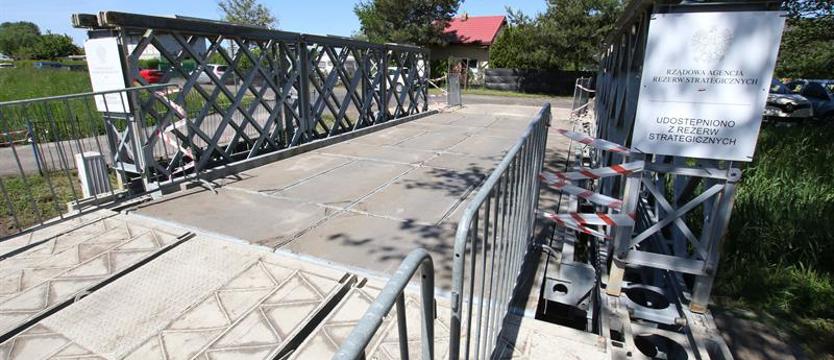 Żołnierze wybudowali most. Działkowcy odetchnęli z ulgą